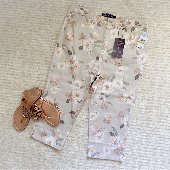 NWT Gloria Vanderbilt floral denim Amanda capris - Picture 13 of 13